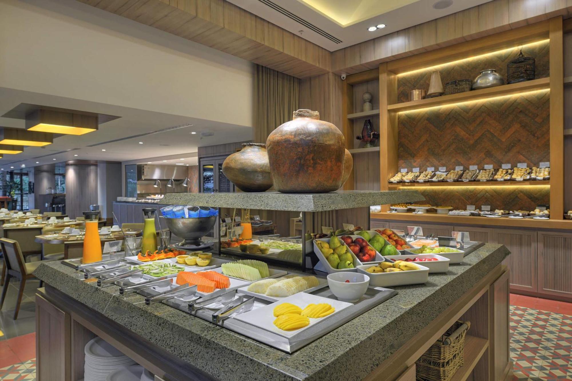 Deville Prime Campo Grande Campo Grande  Dış mekan fotoğraf A salad bar