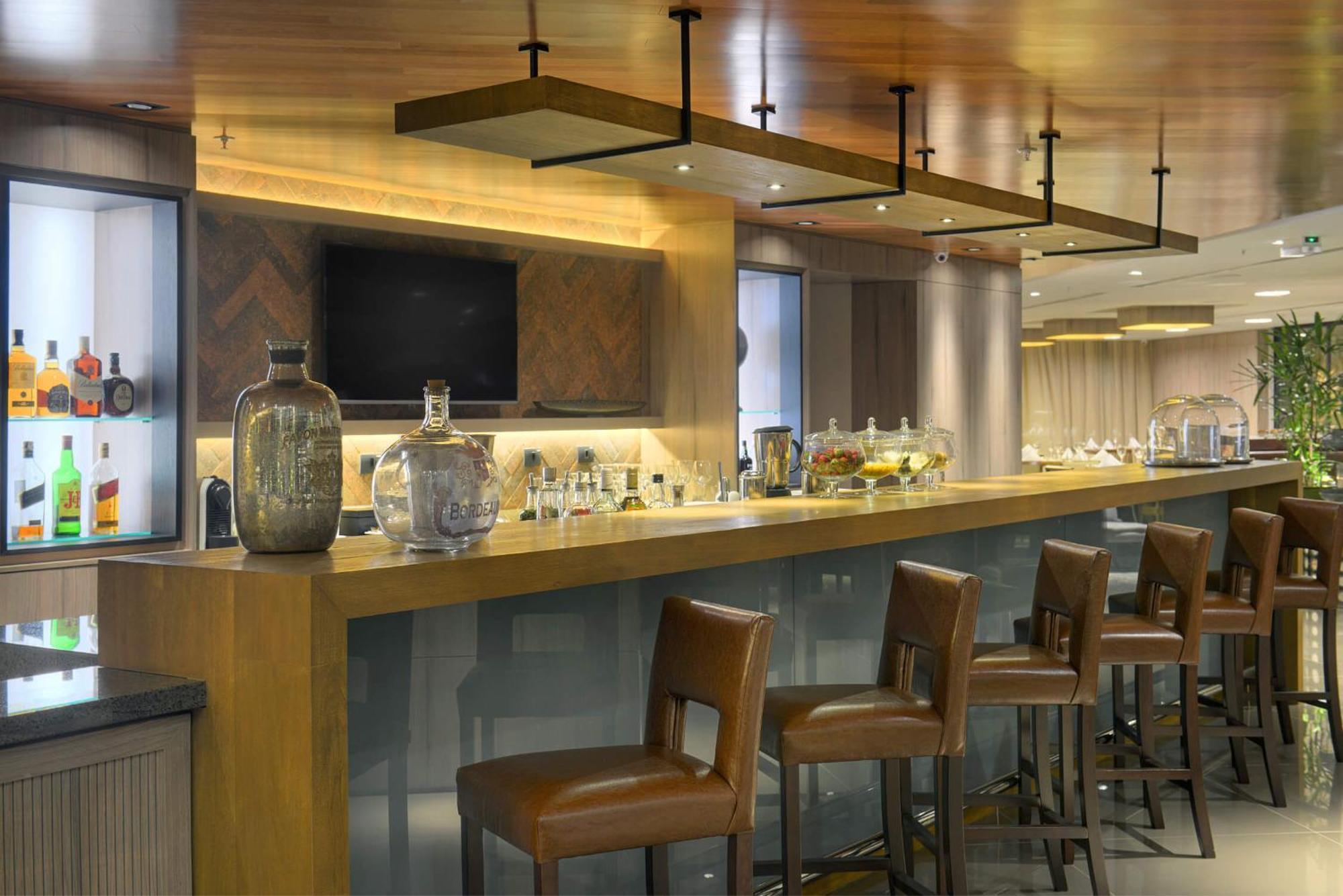 Deville Prime Campo Grande Campo Grande  Dış mekan fotoğraf The bar at the lounge