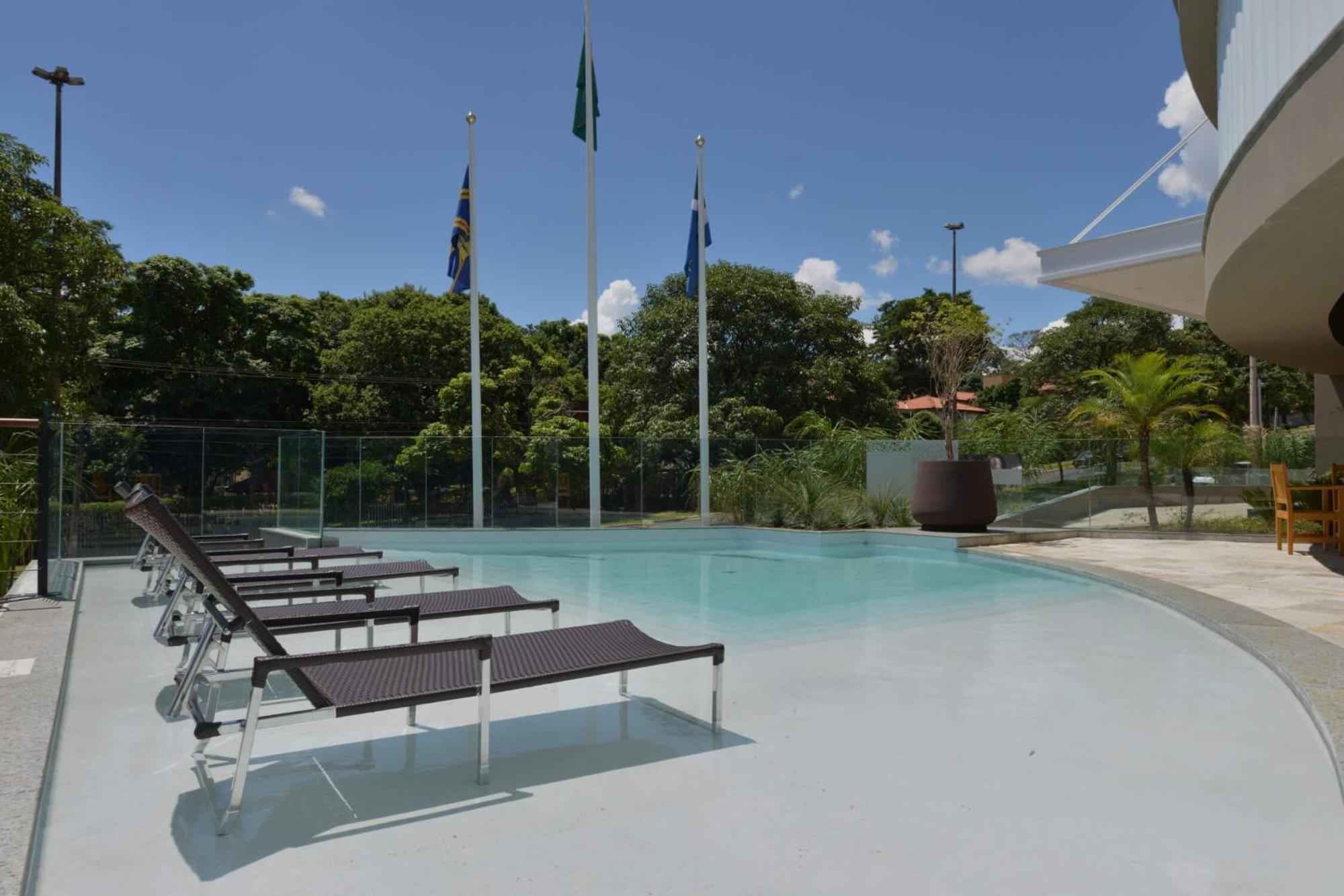 Deville Prime Campo Grande Campo Grande  Dış mekan fotoğraf The pool at the hotel