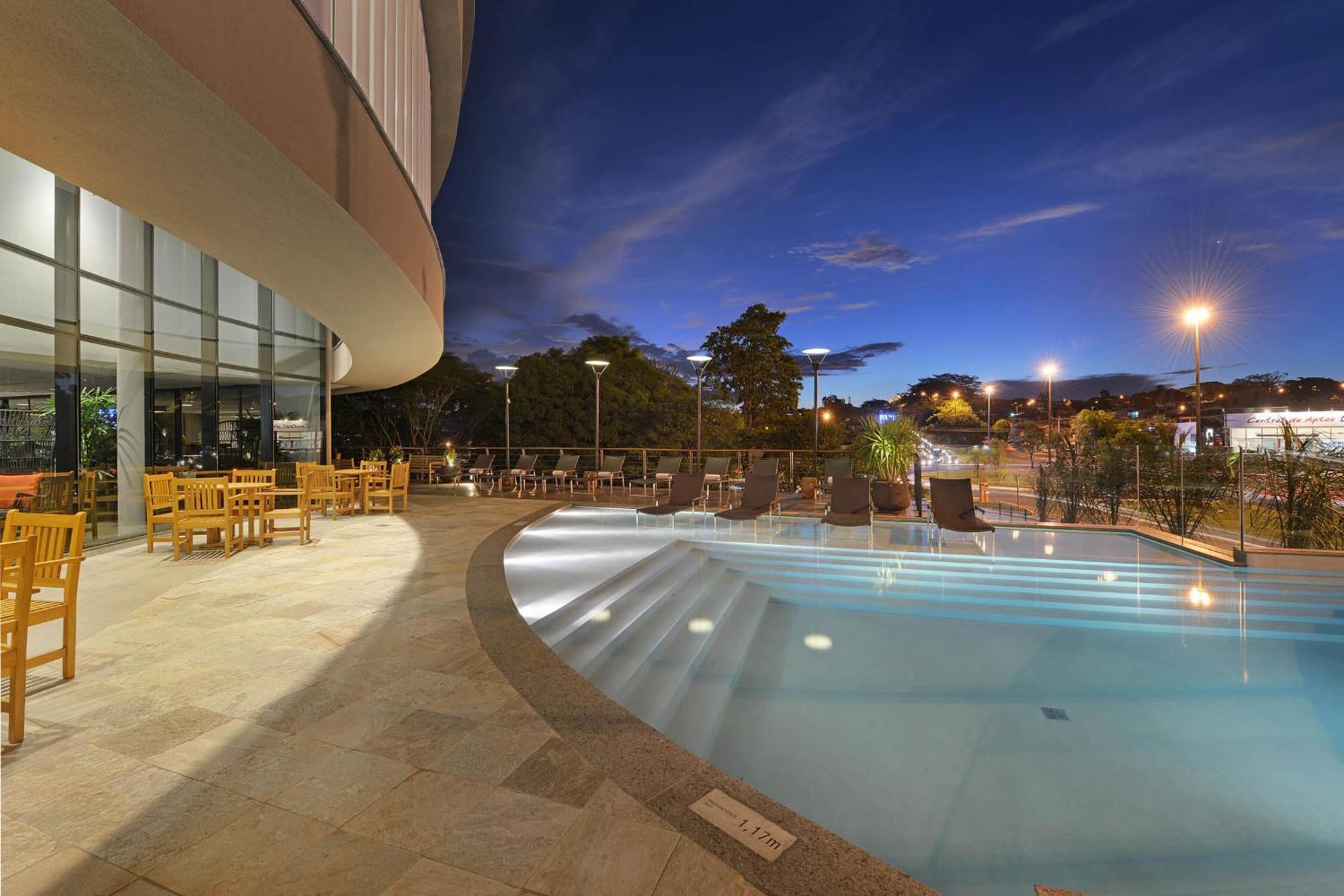 Deville Prime Campo Grande Campo Grande  Dış mekan fotoğraf The pool at the hotel