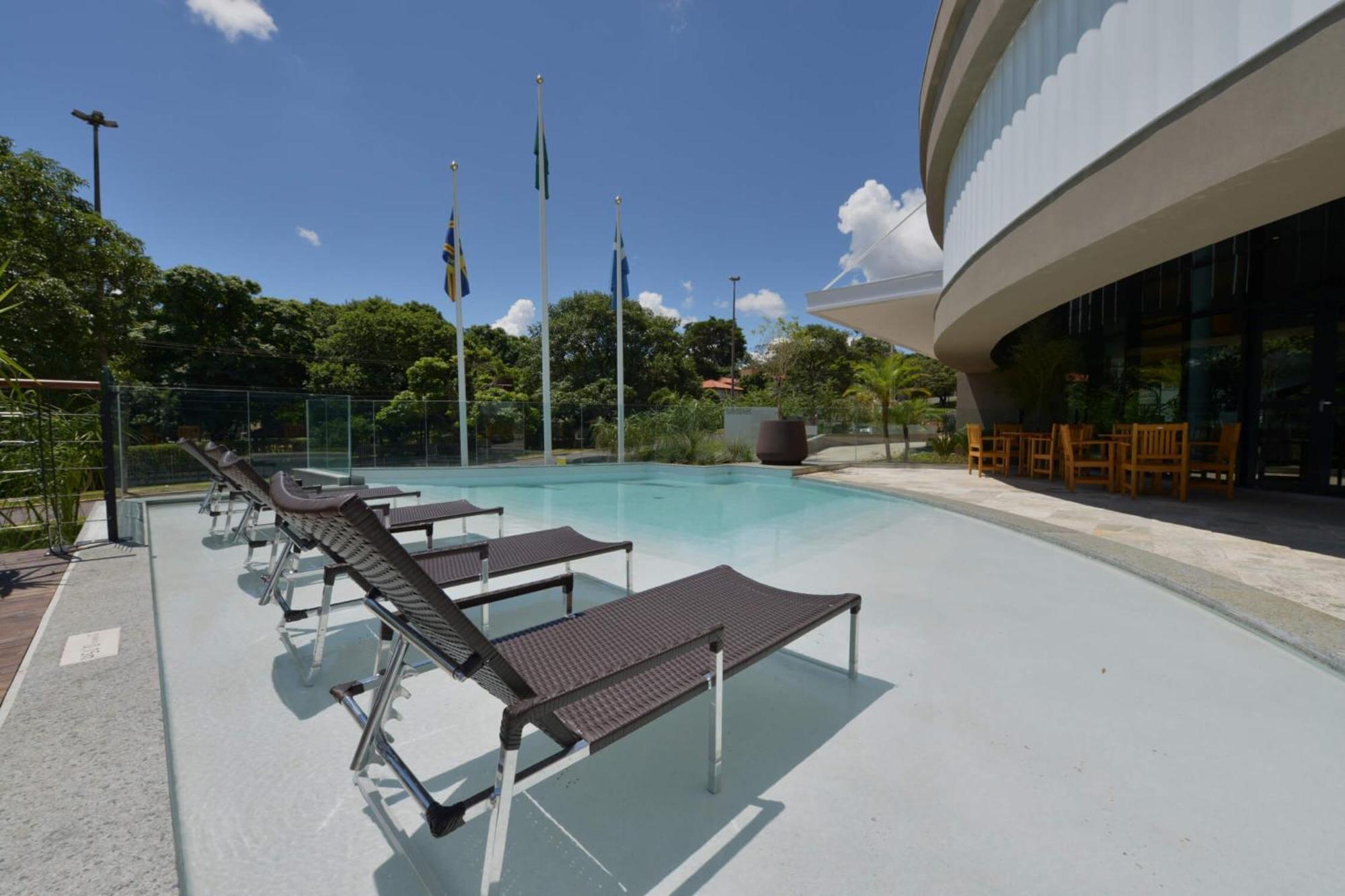 Deville Prime Campo Grande Campo Grande  Dış mekan fotoğraf The pool at the hotel